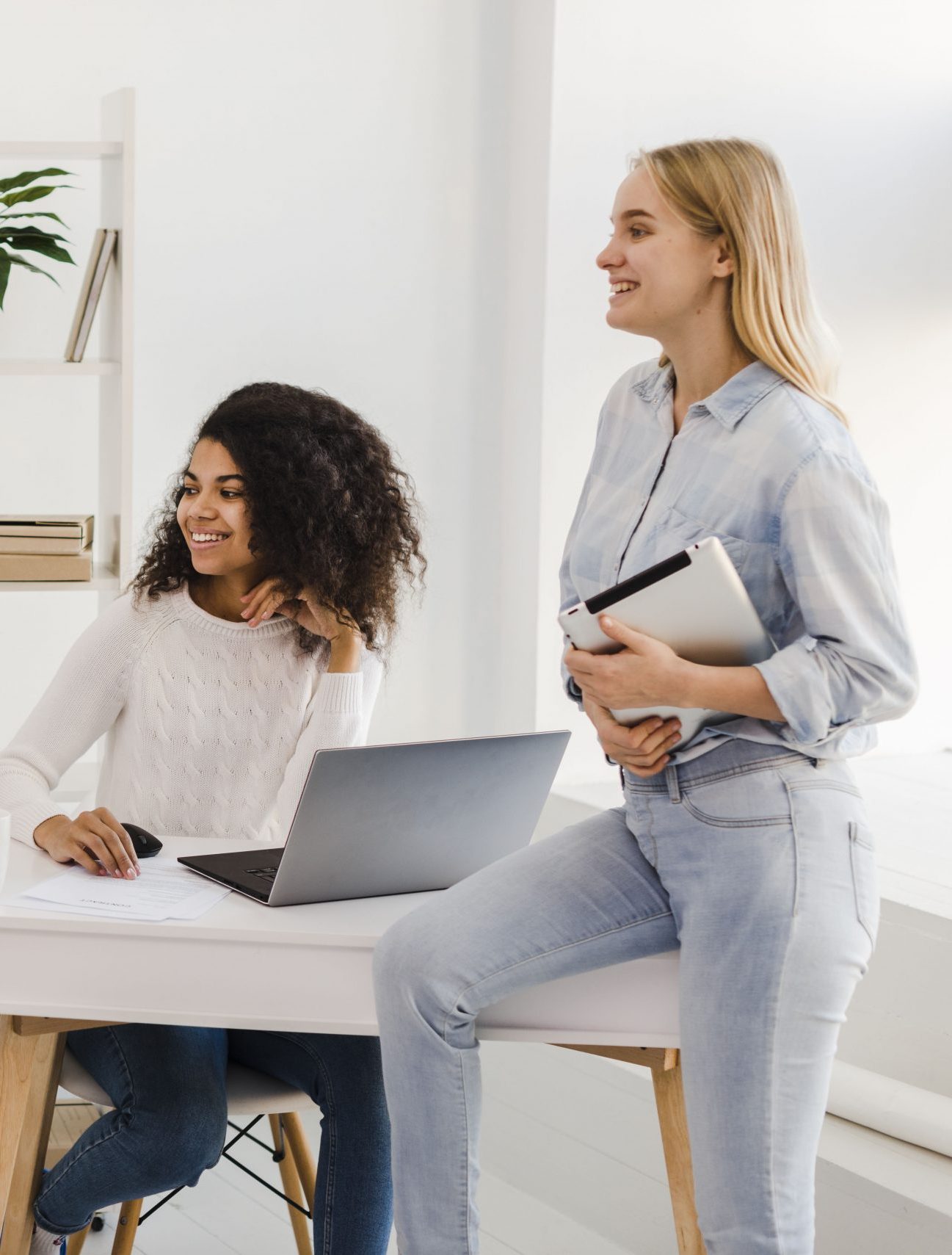 business-womens-meeting-office